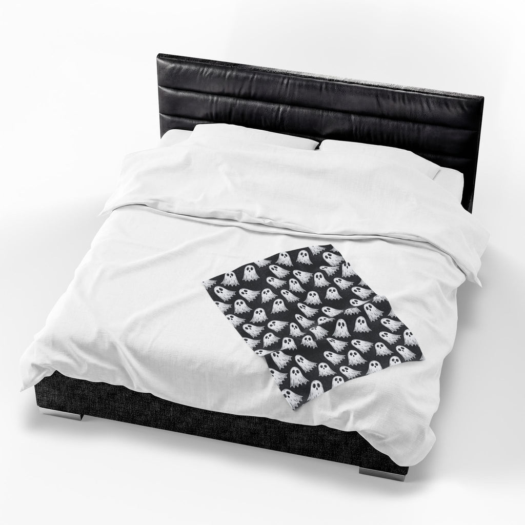 Ghost Pattern Velveteen Plush Blanket — Soft Halloween Throw for Cozy Nights