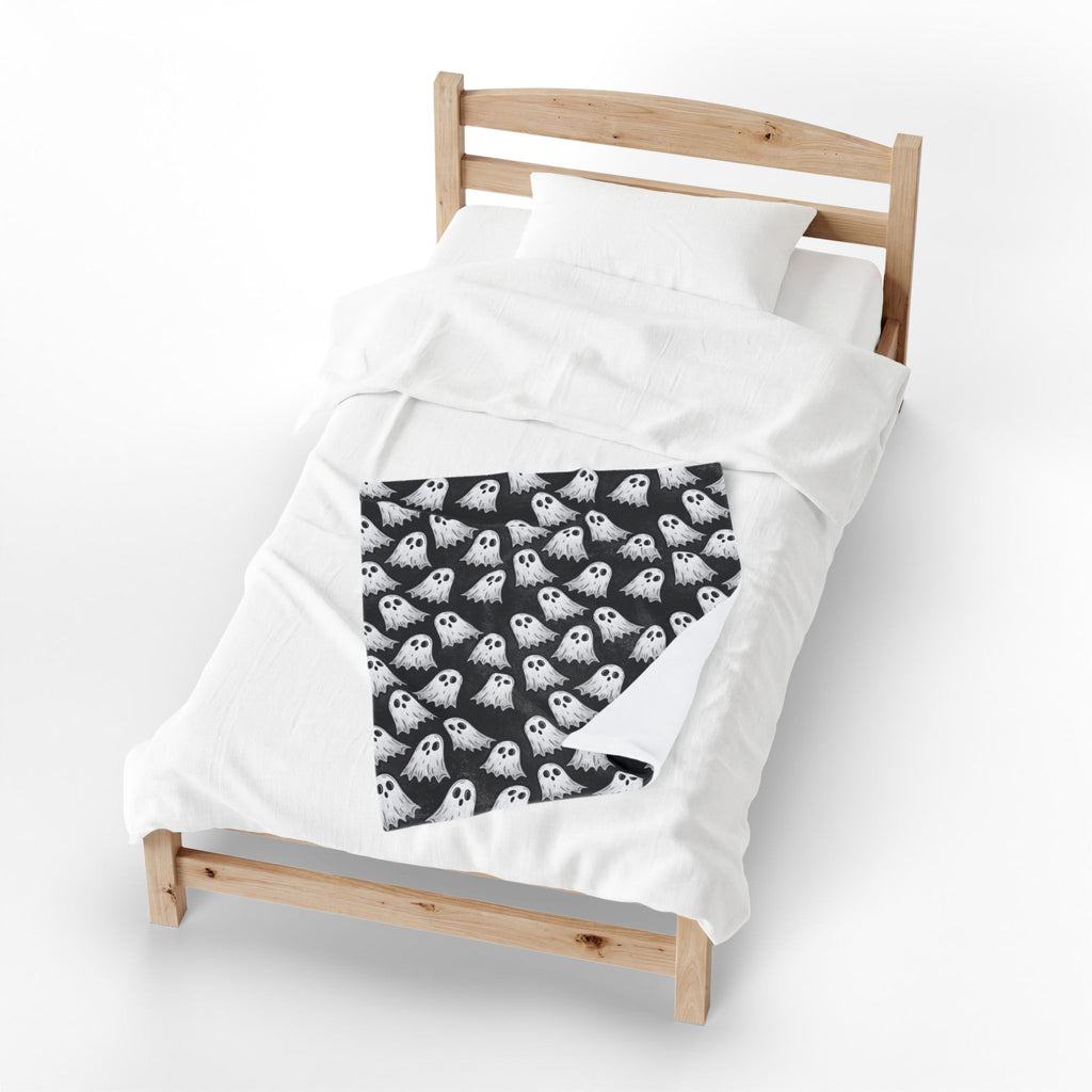 Ghost Pattern Velveteen Plush Blanket — Soft Halloween Throw for Cozy Nights