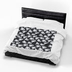 Ghost Pattern Velveteen Plush Blanket — Soft Halloween Throw for Cozy Nights