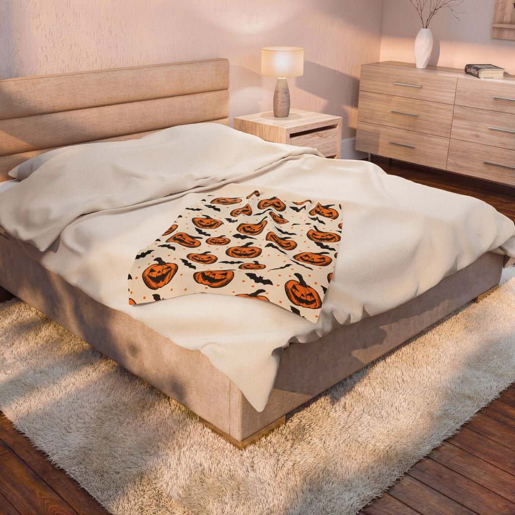 Halloween Jack-O'-Lantern Velveteen Plush Blanket — Cozy Pumpkin & Bats Throw