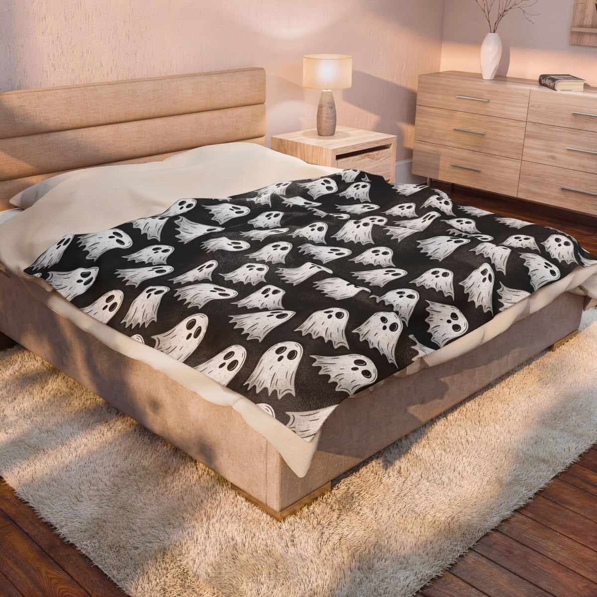 Ghost Pattern Velveteen Plush Blanket — Soft Halloween Throw for Cozy Nights