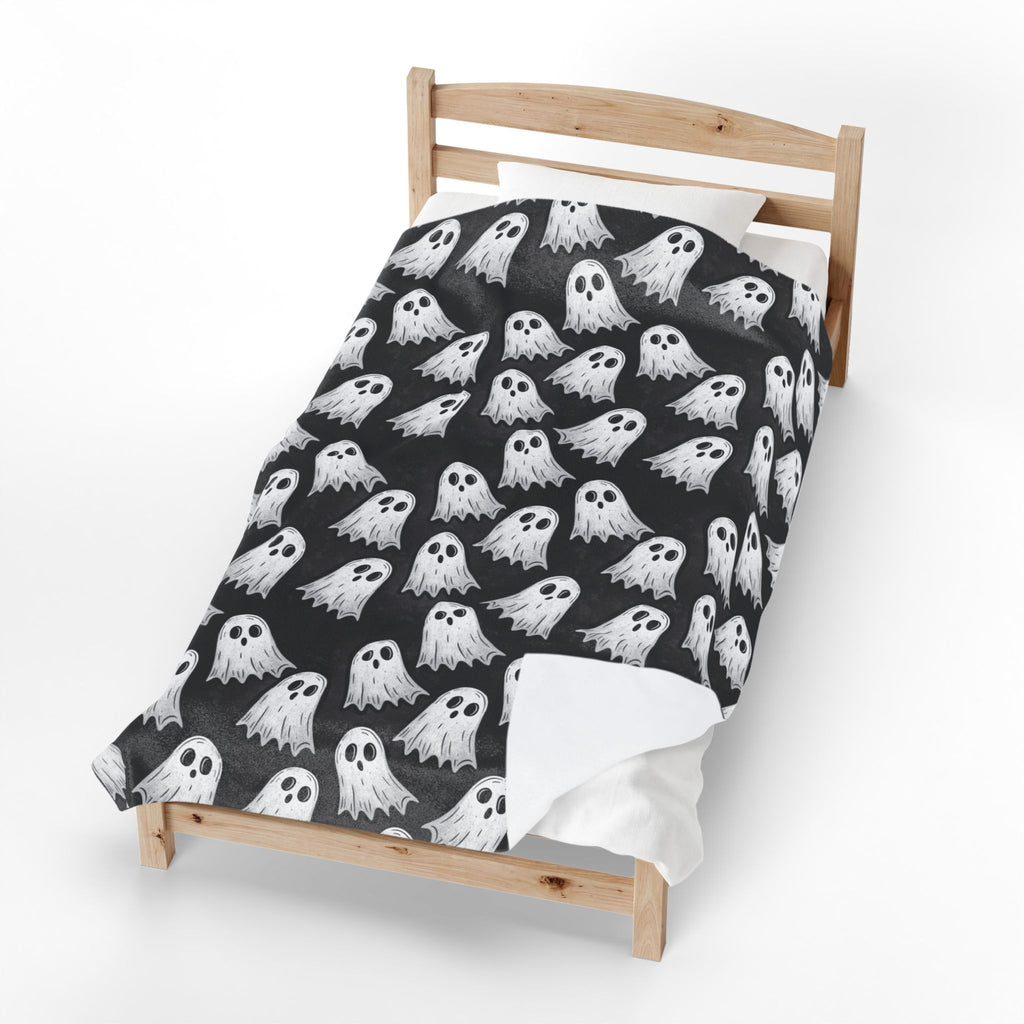 Ghost Pattern Velveteen Plush Blanket — Soft Halloween Throw for Cozy Nights