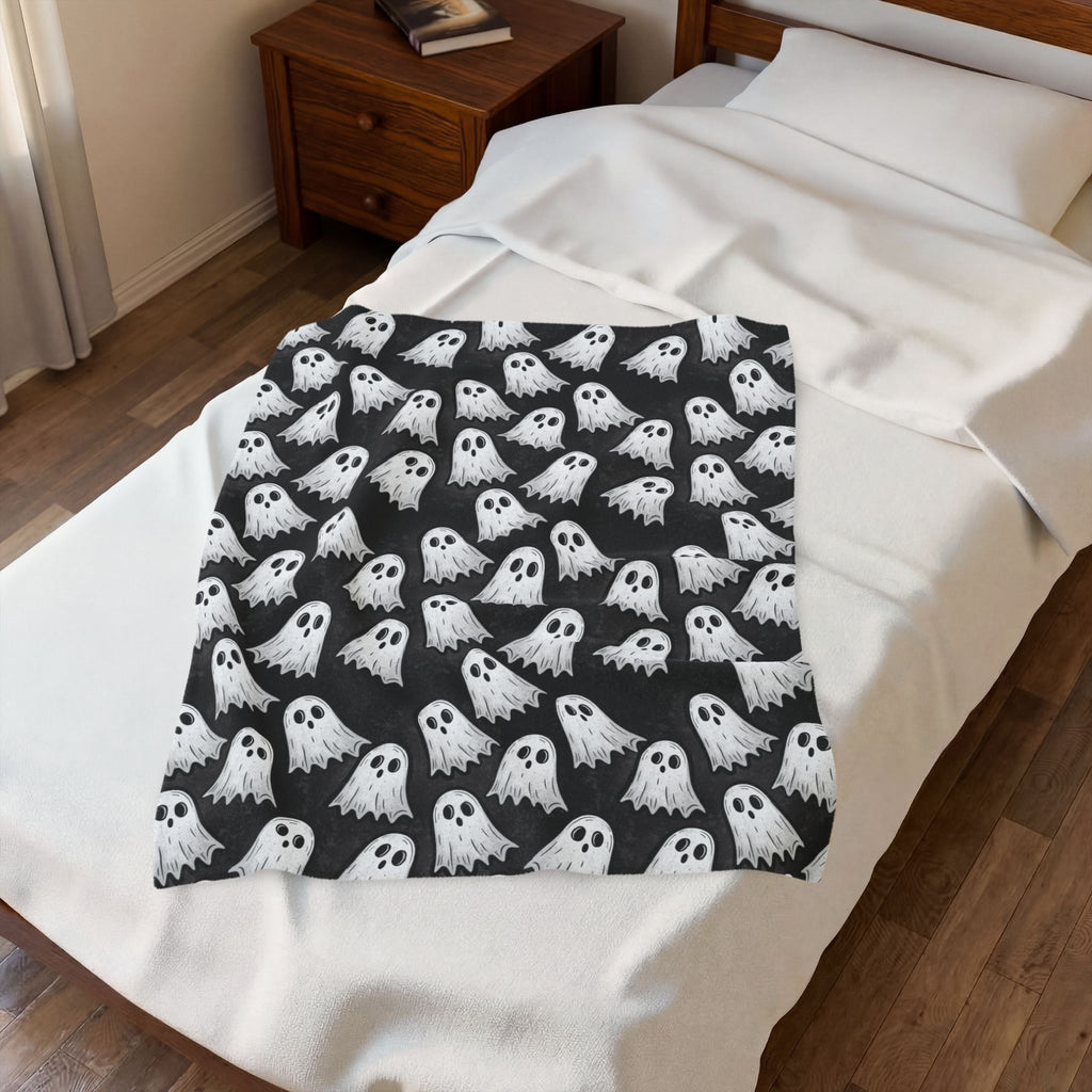Ghost Pattern Velveteen Plush Blanket — Soft Halloween Throw for Cozy Nights