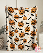 Halloween Jack-O'-Lantern Velveteen Plush Blanket — Cozy Pumpkin & Bats Throw